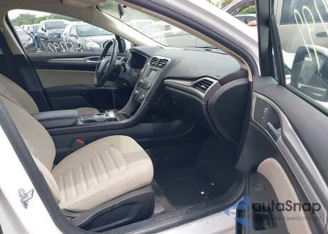 2018 Ford Fusion S z USA, uszkodzony, nr VIN 3FA6P0G76JR156558